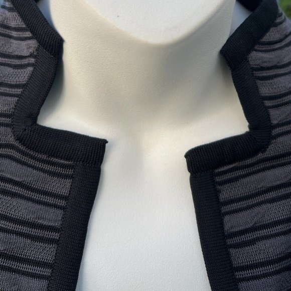 Ming Wang NWT Tailored Fit Spreading Hope Long Sleeve Sweater Grey & Black Sz XS - Picture 3 of 12